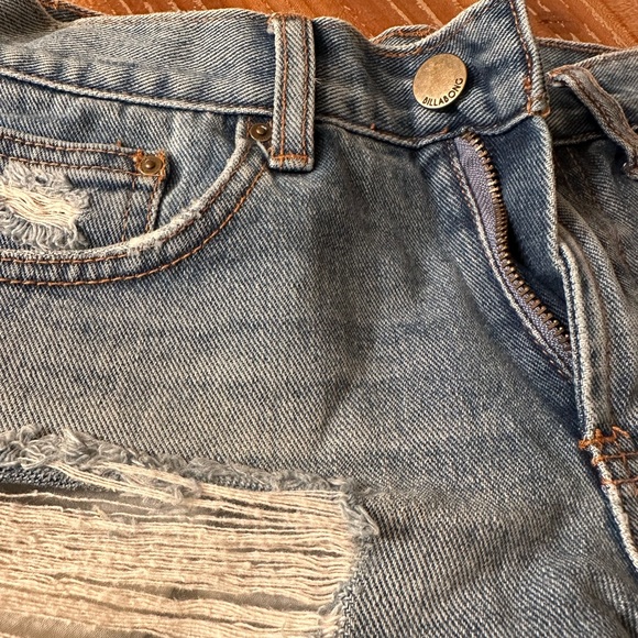 High waisted ripped Billibong jean shorts - Picture 4 of 4